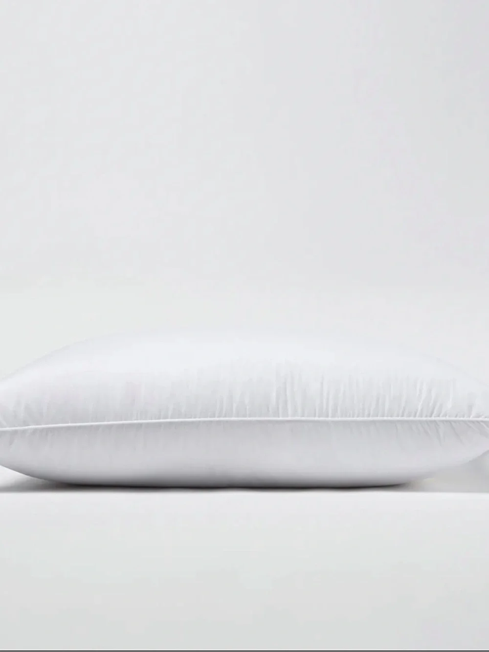 NWT QUINCE Premium Down Pillow Standard Medium Firmness 9918